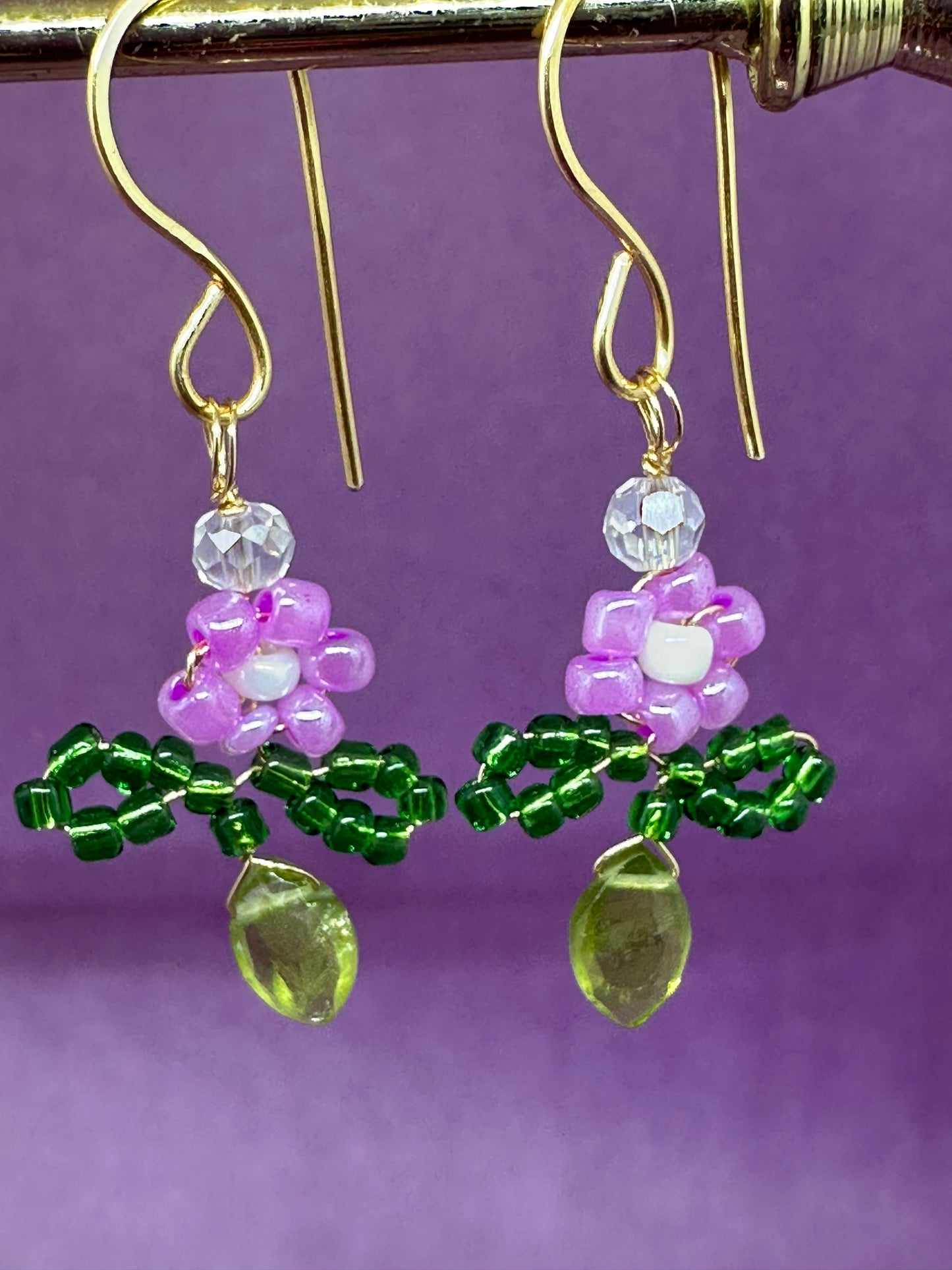 PANSEY x PERIDOT GEMFLOWER - EARRING